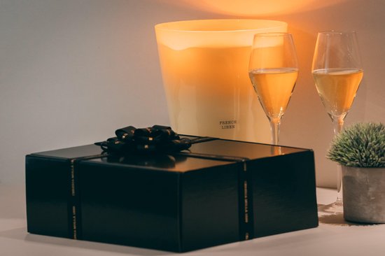 Giftset surprise Box Mix of Scented Candles Amber & Sandalwood Verrassingspakket